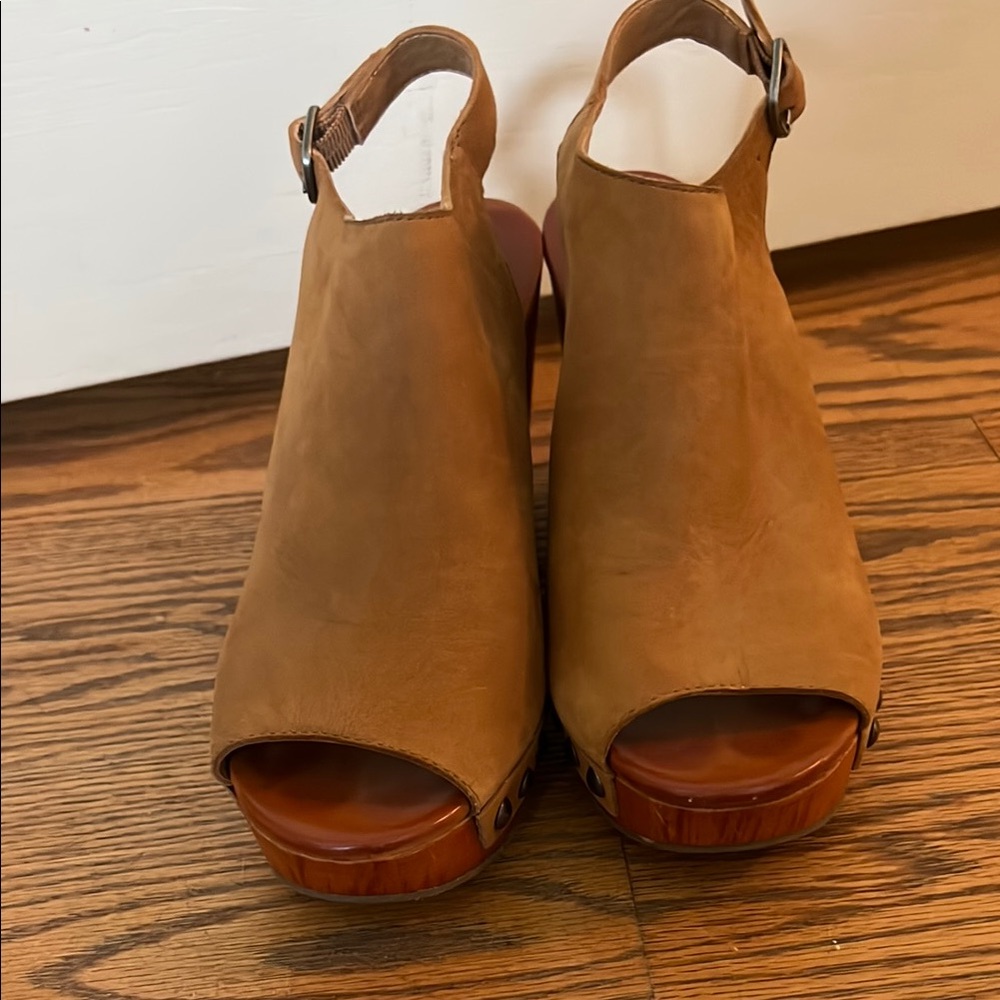 Lucky Brand Brown Peep-Toe Platform Sandals